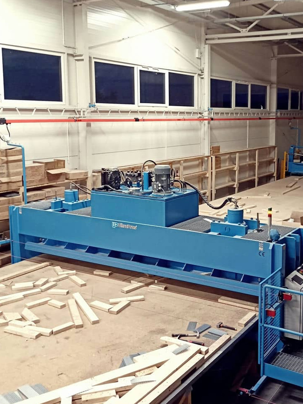 PRASA DO PŁYTEK KOLCZASTYCH WIĄZARÓW 100T, 4800×1000